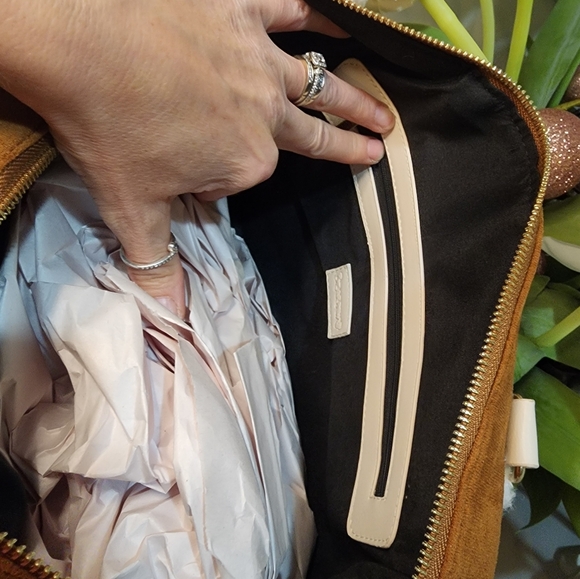 Bearpaw Women's Fashion Duffle Satchel Handbag for Travel, School, Business - Picture 8 of 10